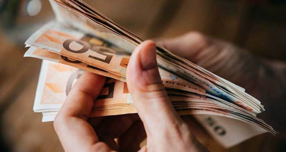 Greqia rrit pagen minimale nga 1 janari, ulet taksa per bizneset